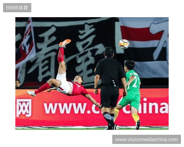 完美融入!廷伯:埃泽上演帽子戏法不是巧合,他很努力性格也很好 完美融入!廷伯:埃泽上演帽子戏法不是巧合,他很努力性格也很好